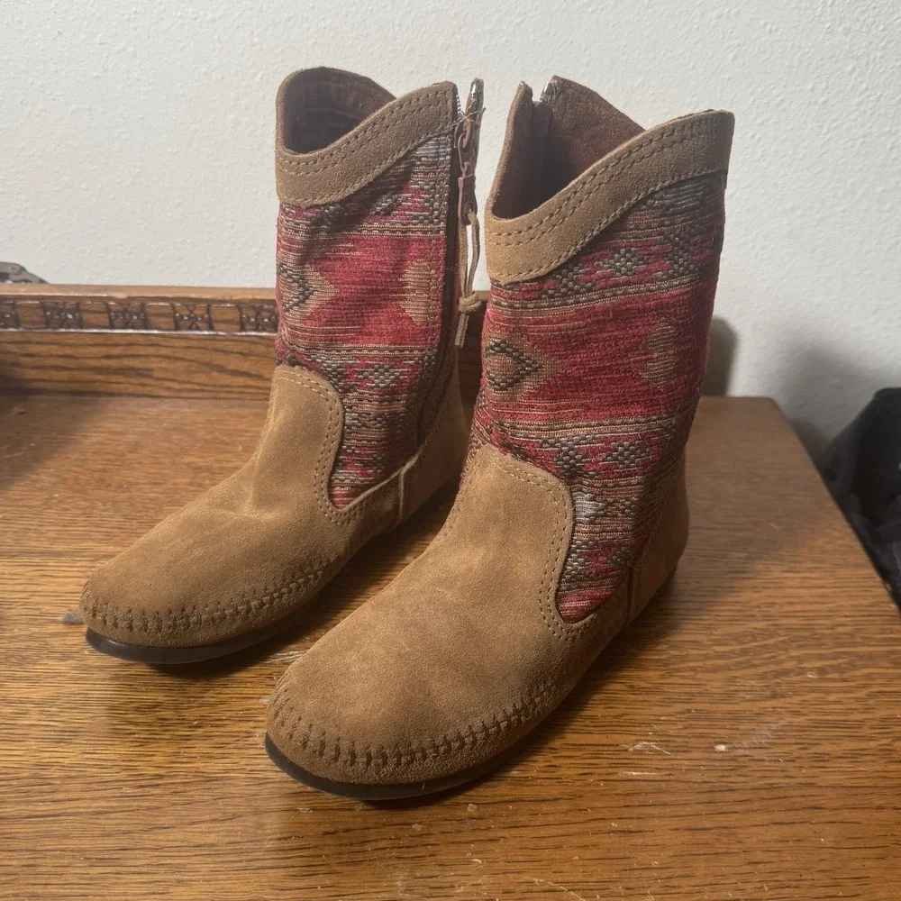 Minnetonka Women's Size 6 Suede Tapestry Side Zip Moc Toe Boots Brown Red